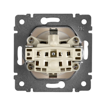 Купить Legrand Valena Крем Розетка 1-ая с/з с крышкой